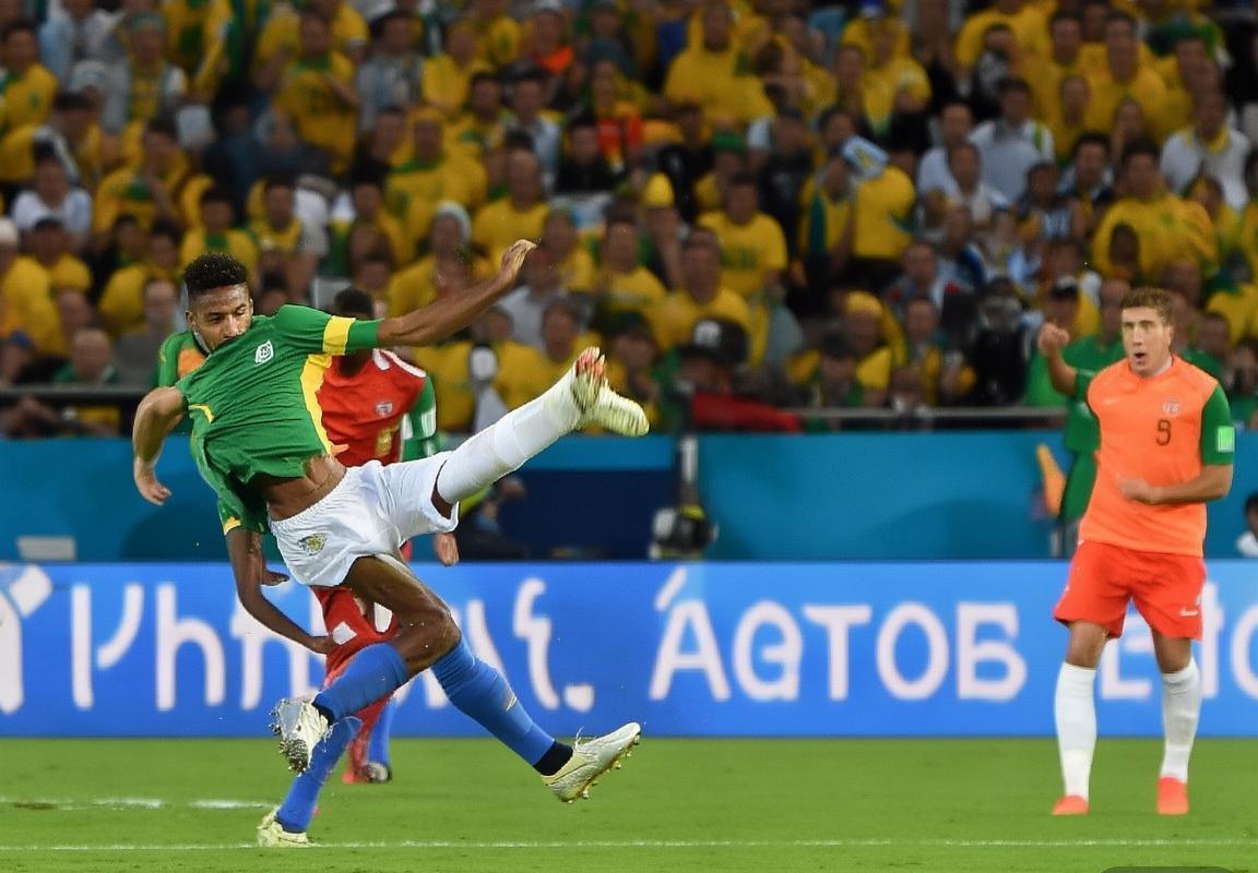 巴西荷兰世界杯经典对决：战术解析与传奇瞬间(图4)