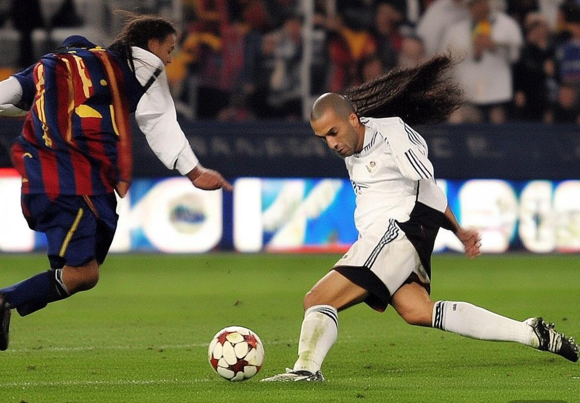 2004年皇马巴萨巅峰对决：传奇之战回顾(图3)